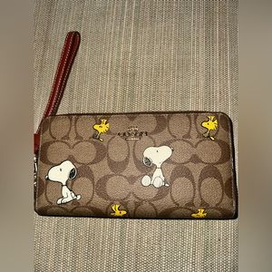 Snoop wallet peanut collection!